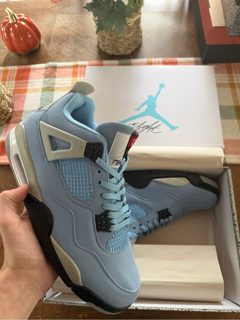 Jordan Air 4 Retro “University Blue”